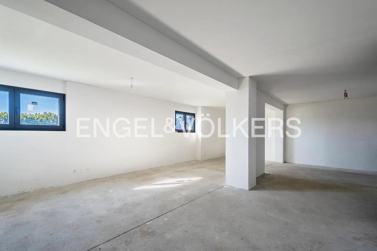 Apartment to design with garden, lake view & 7 parking spaces - Photo 10 of 13