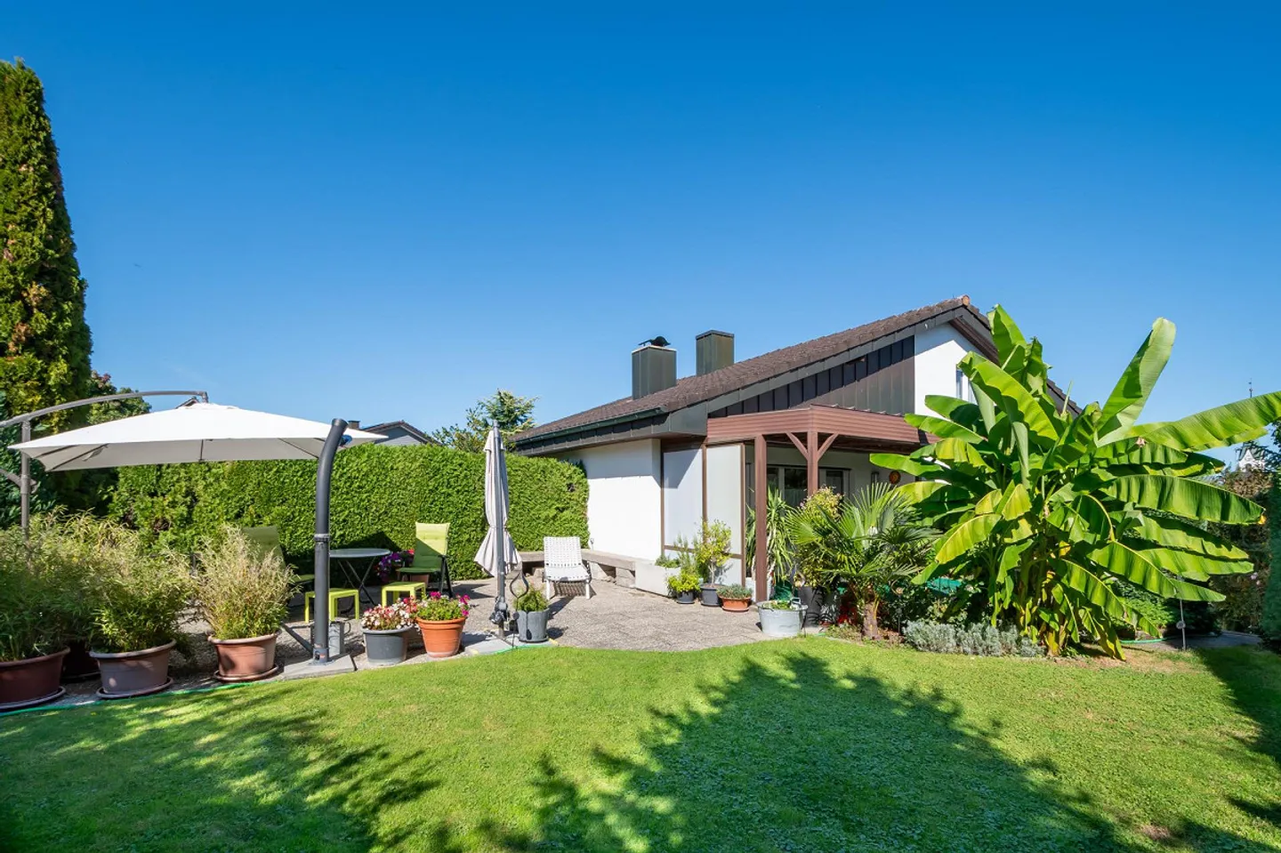Family property with beautiful garden - Photo 5 of 23