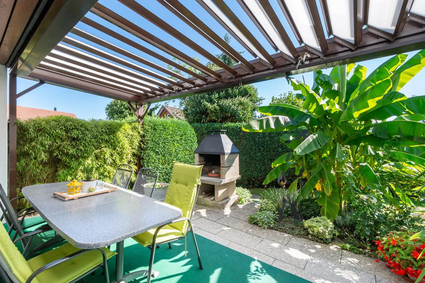 Family property with beautiful garden - Photo 7 of 23