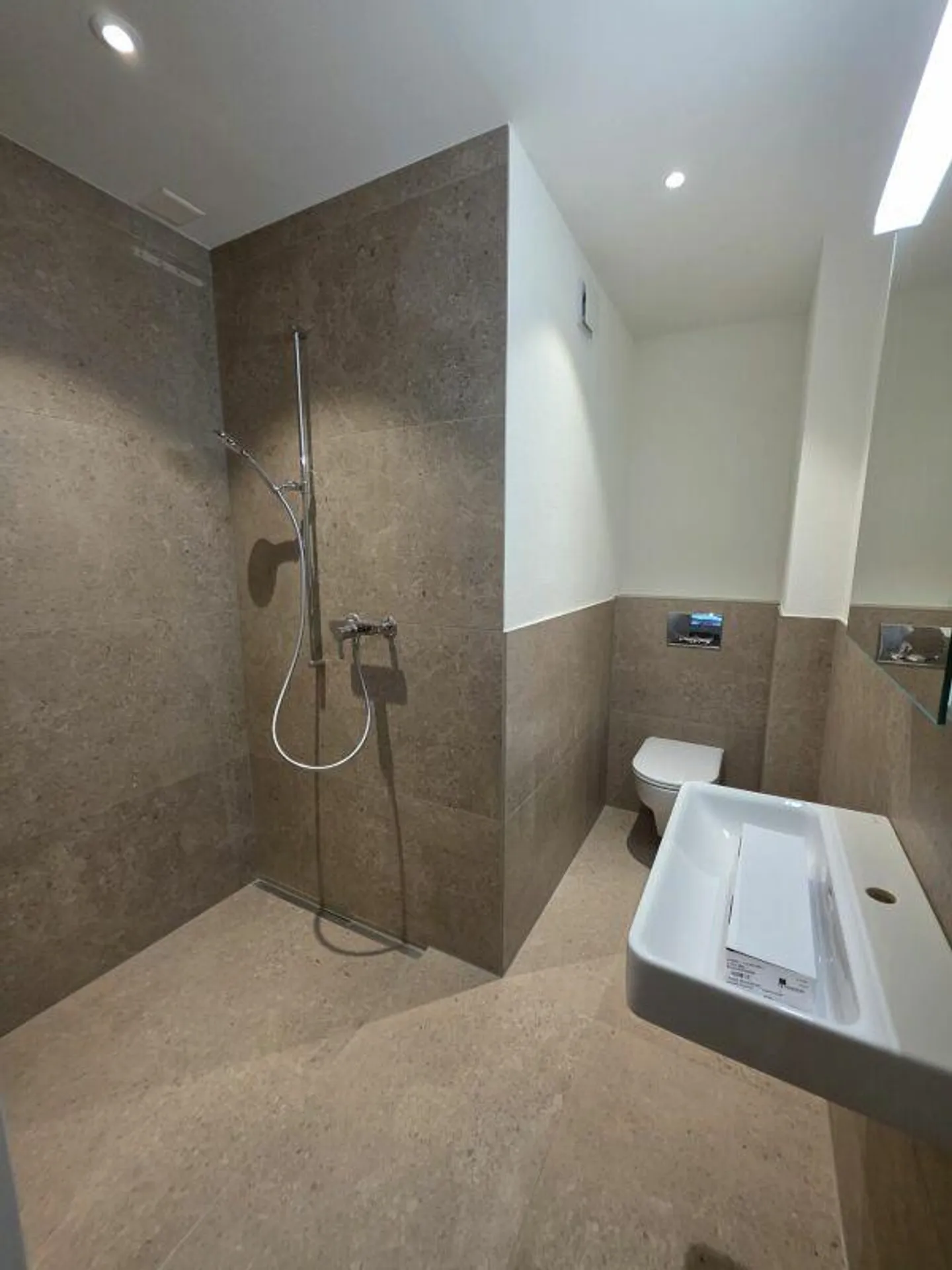Traumhafte renovierte 4.5 Zimmer-Wohnung (120 m2) - Foto 7 von 15
