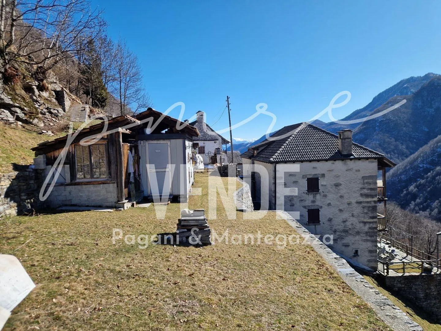 Charming 5.0 Apartment in Rustic Two-Family House with Grottino and Panoramic Garden - Photo 16 of 21