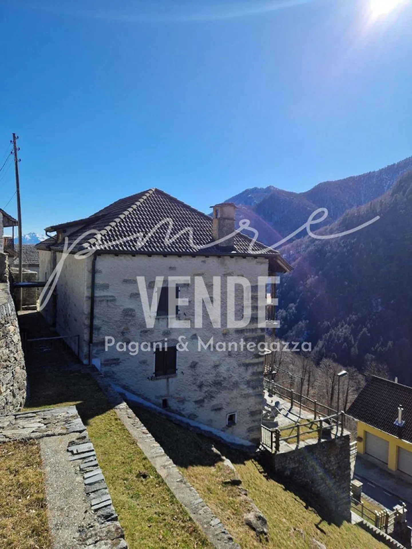 Charming 5.0 Apartment in Rustic Two-Family House with Grottino and Panoramic Garden - Photo 19 of 21