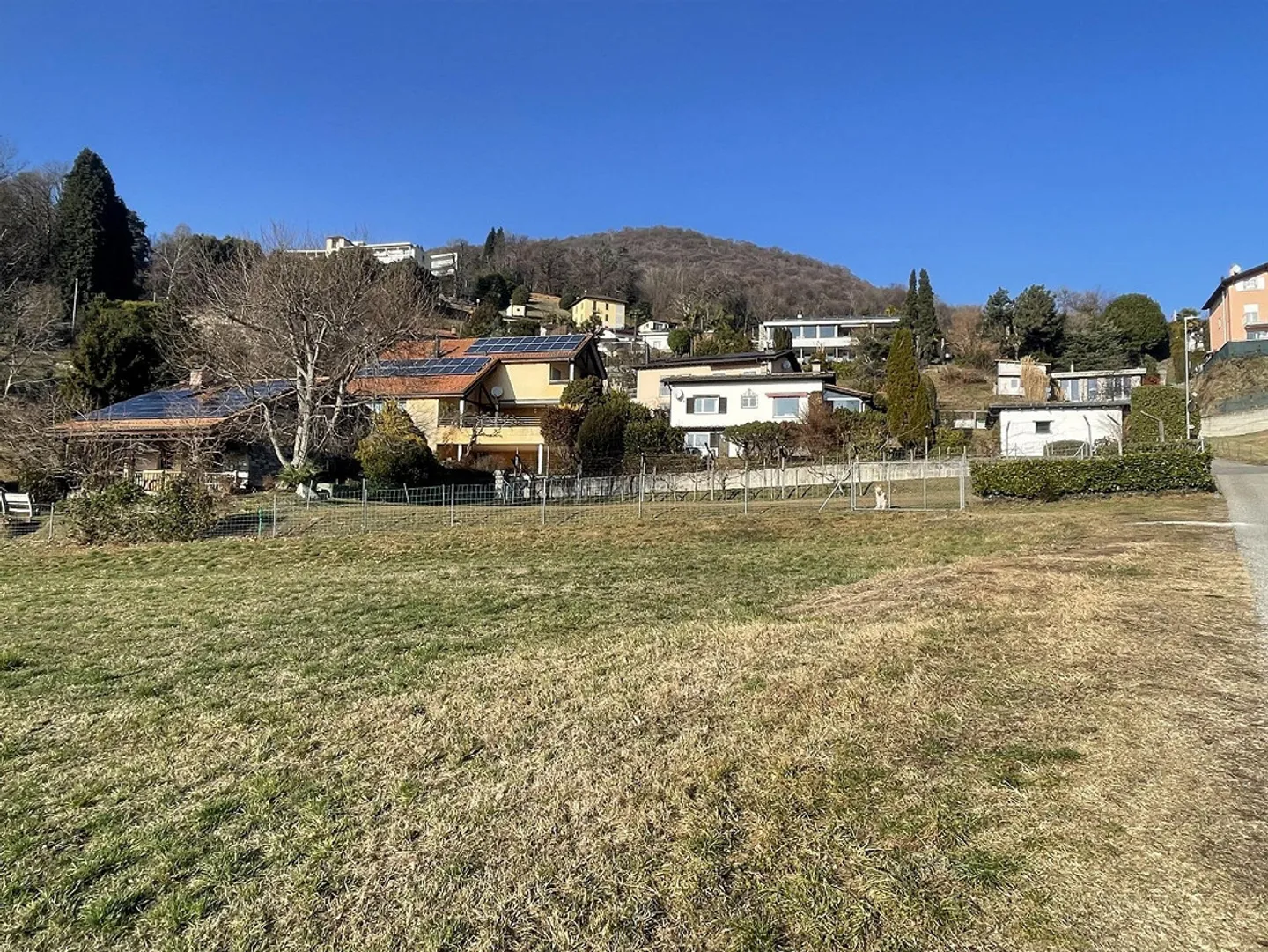 SPLENDID LAND OF 1115 SQM IMMERSED IN GREEN WITH LICENSE - Photo 1 of 10