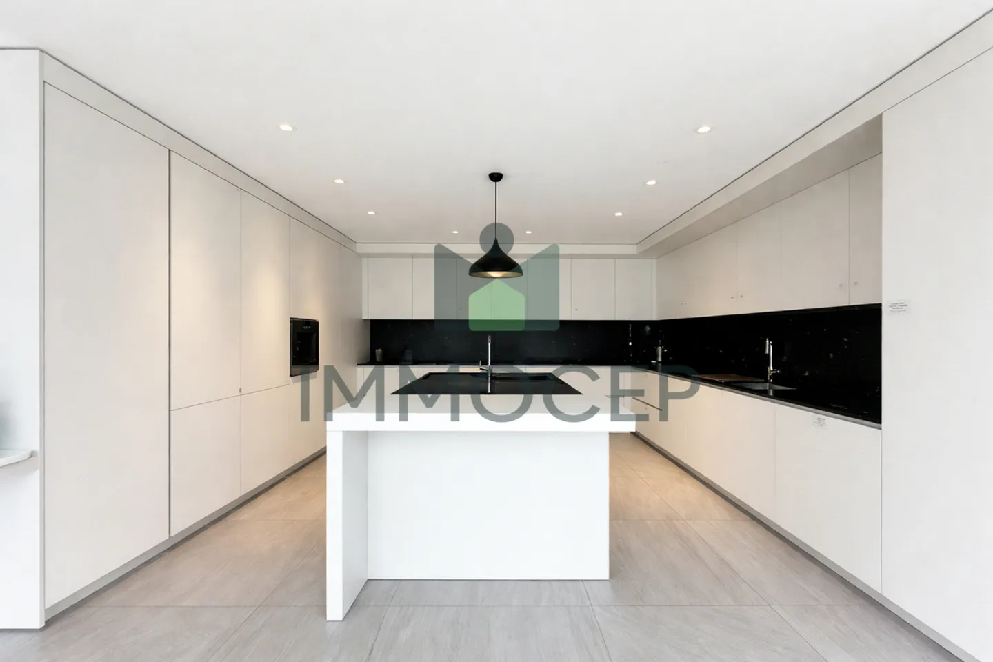Moderne Familienhaus mit Pool - Foto 4 von 12