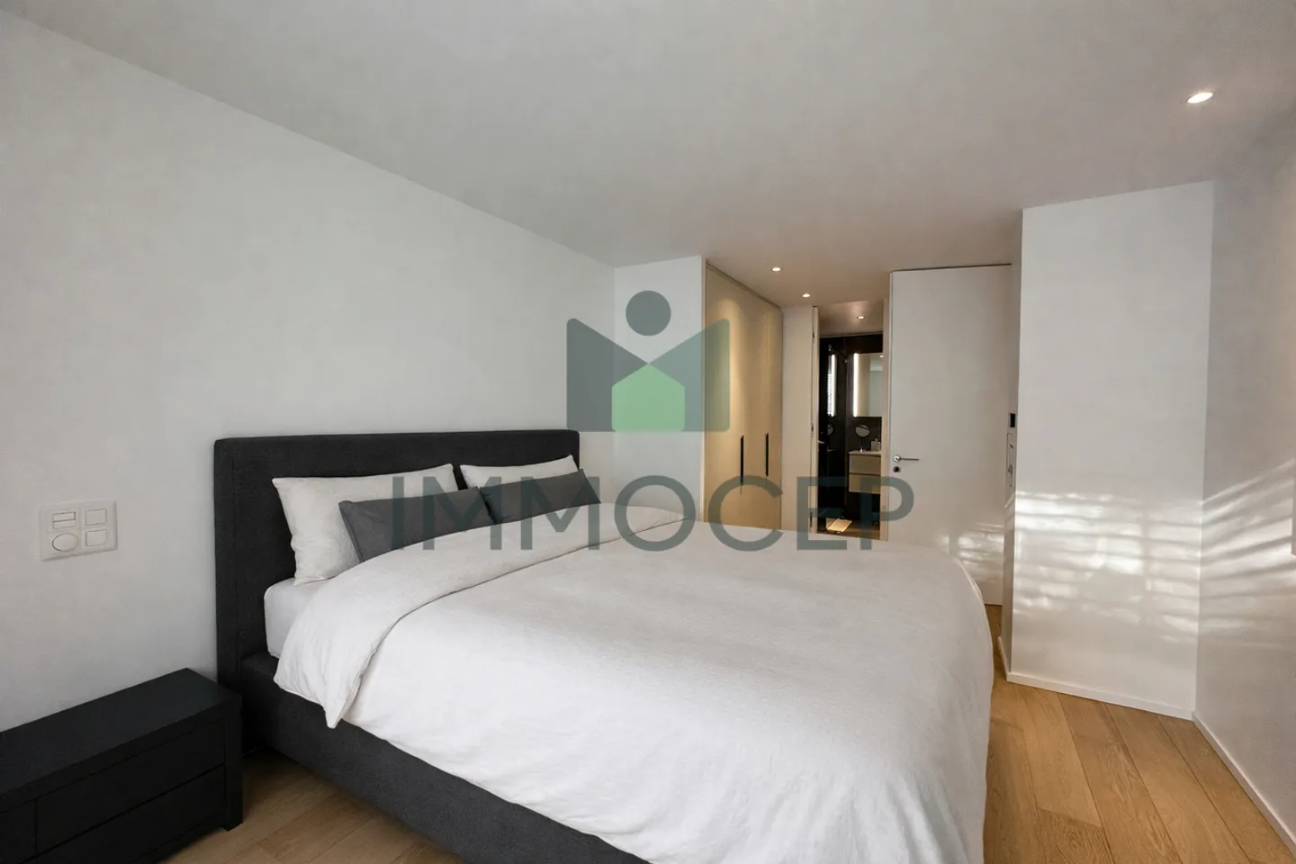 Moderne Familienhaus mit Pool - Foto 5 von 12