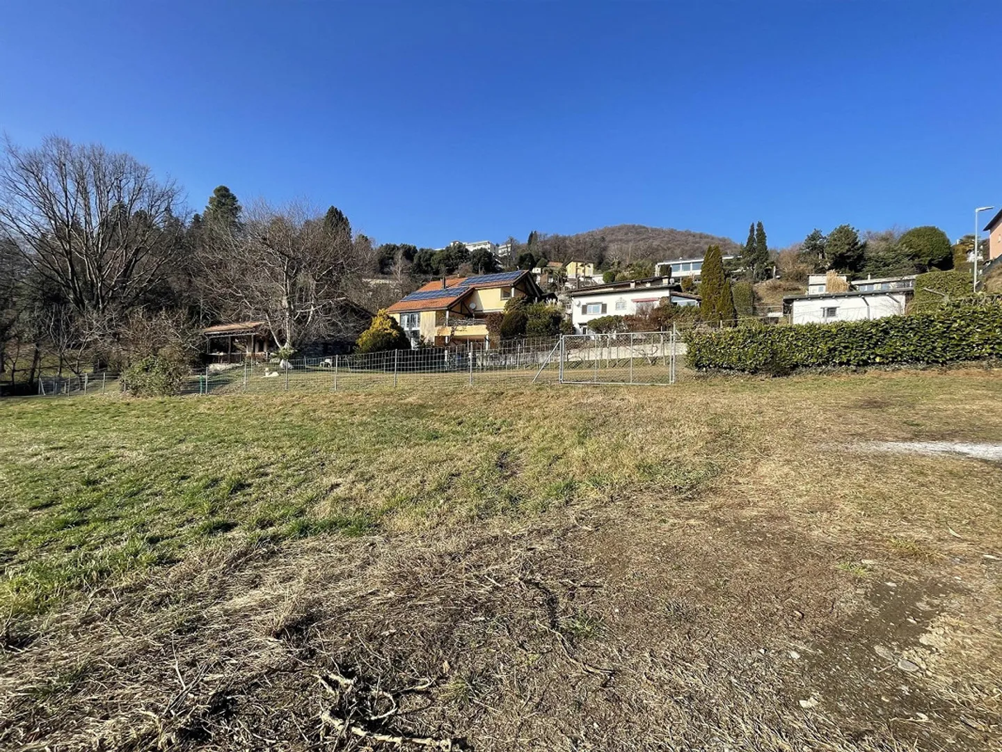 SPLENDID LAND OF 1115 SQM IMMERSED IN GREEN WITH LICENSE - Photo 3 of 10