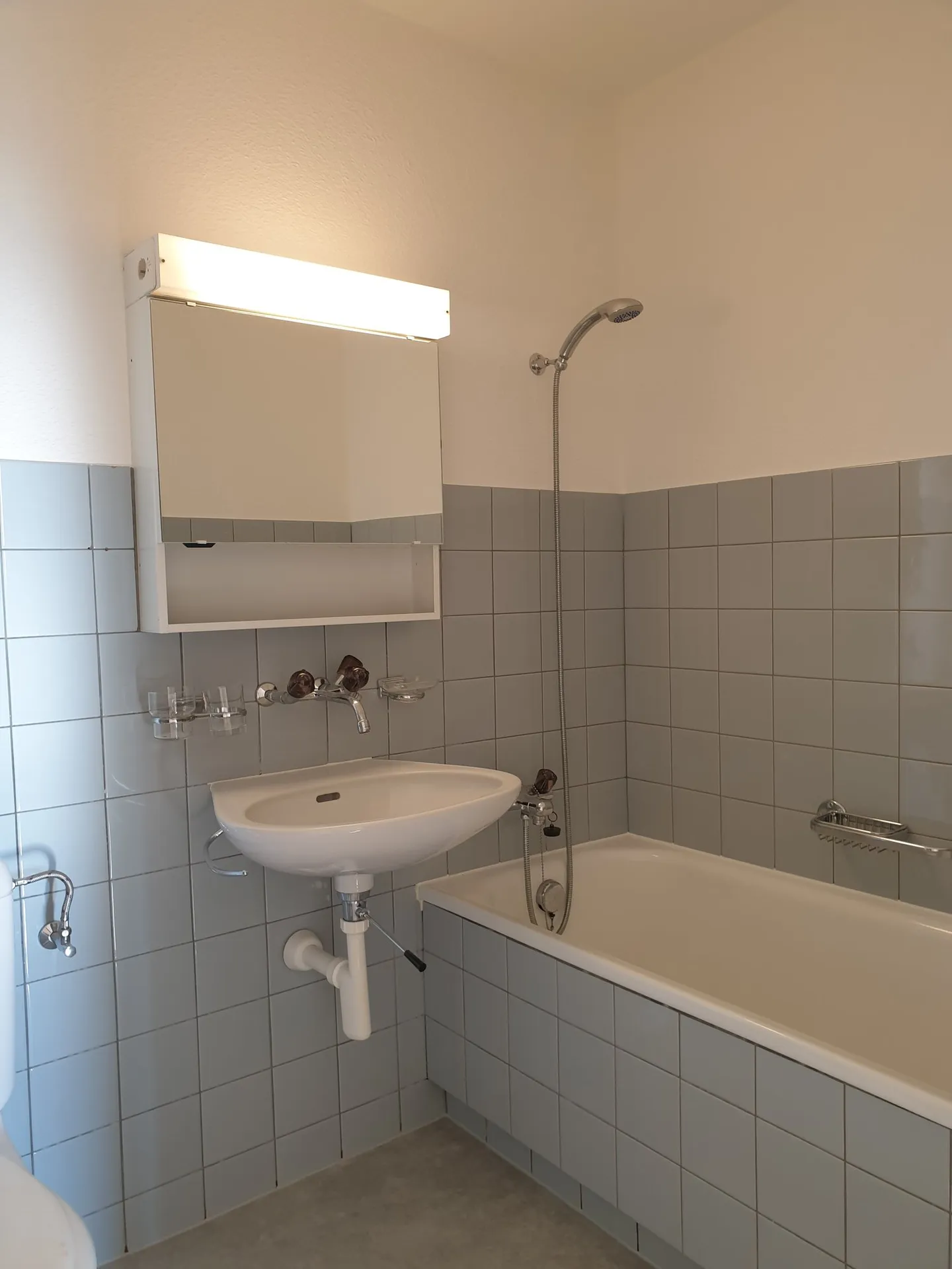 Beautiful and affordable old apartment - Photo 6 of 6