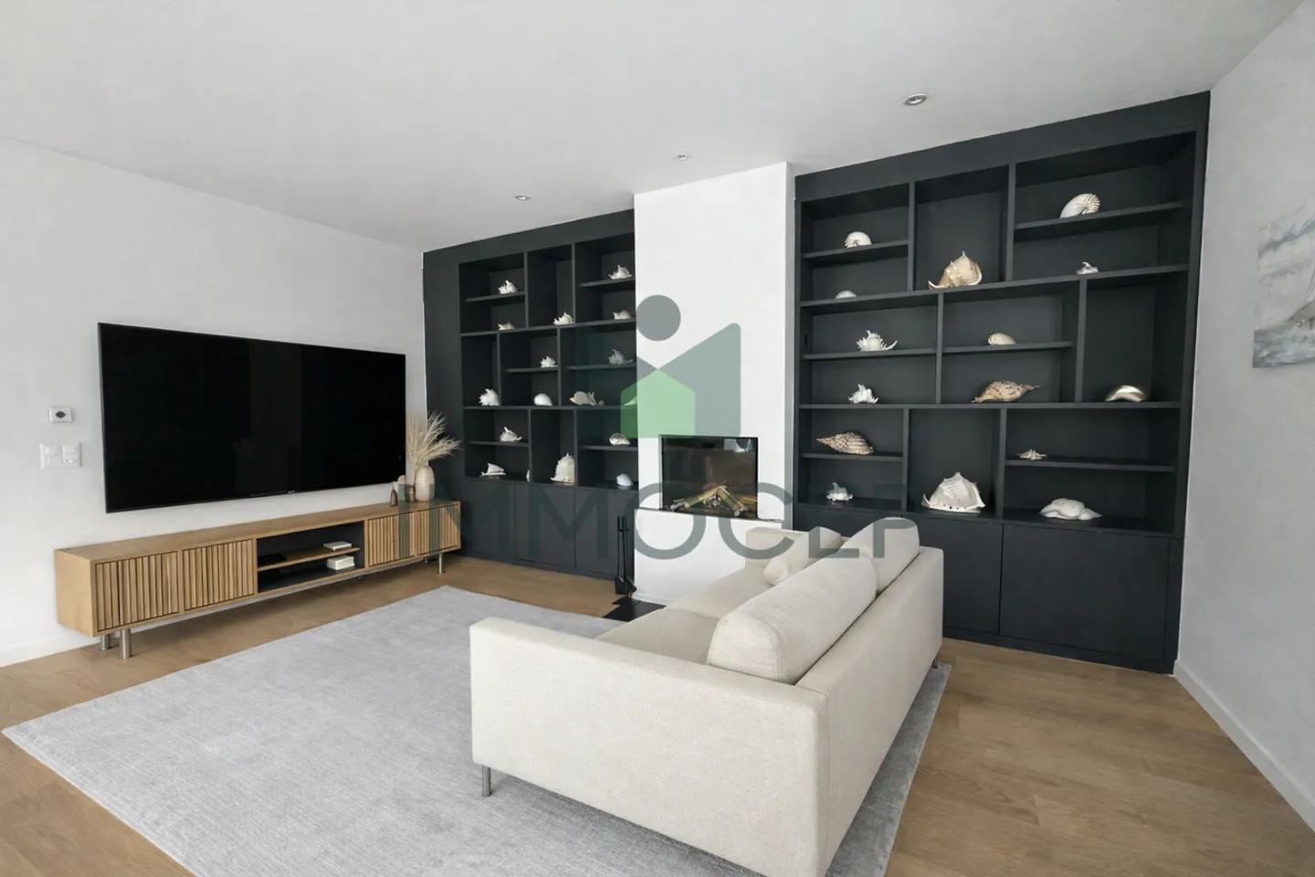 Moderne Familienhaus mit Pool - Foto 3 von 12