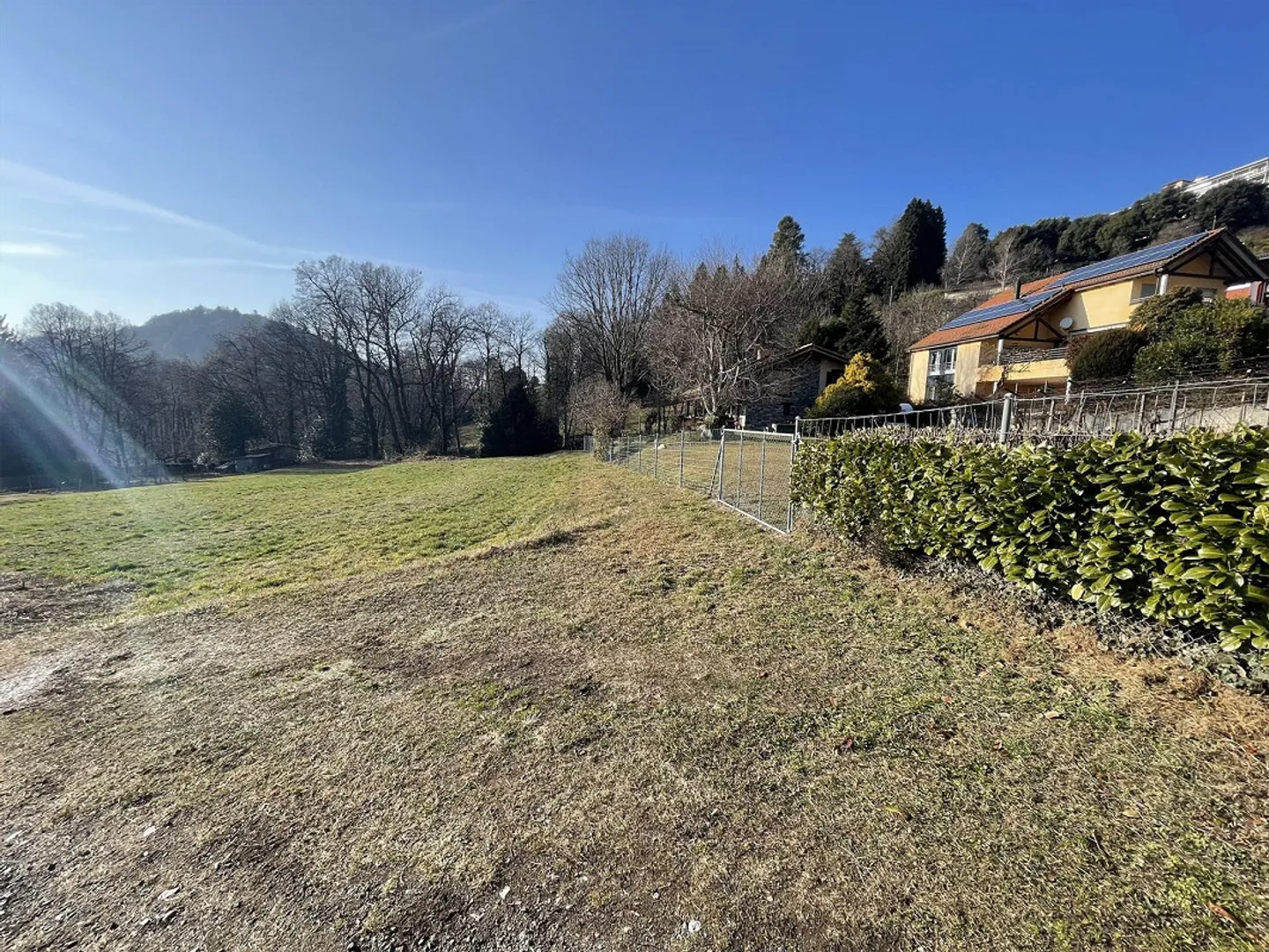 SPLENDID LAND OF 1115 SQM IMMERSED IN GREEN WITH LICENSE - Photo 5 of 10