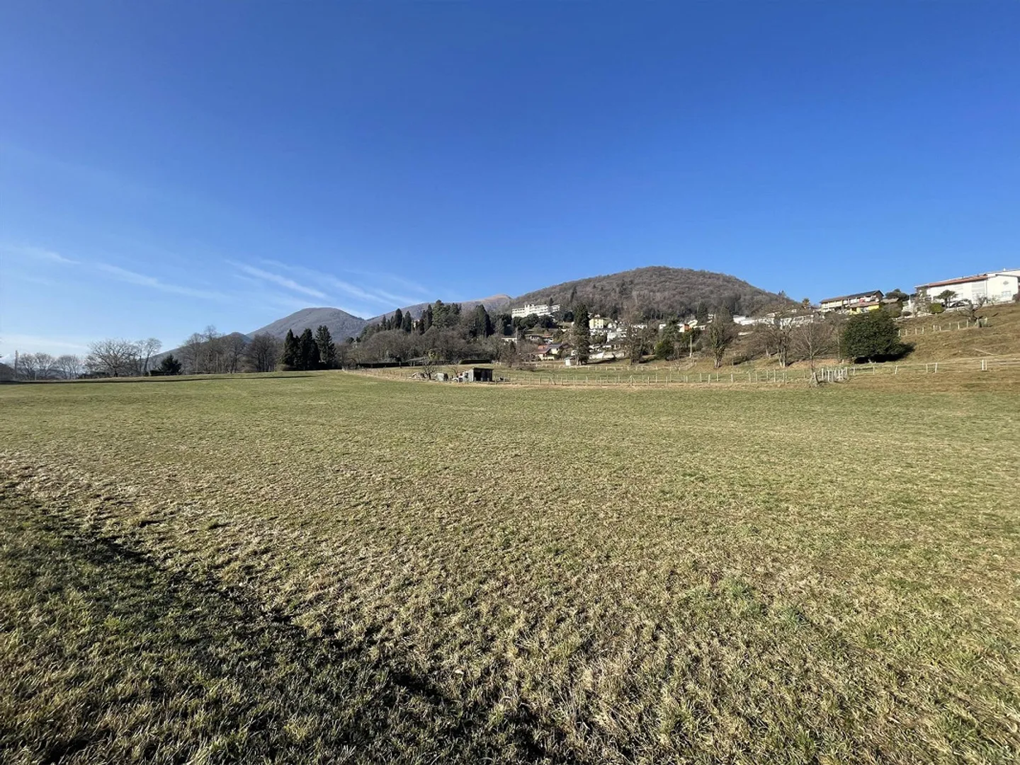 SPLENDID LAND OF 1115 SQM IMMERSED IN GREEN WITH LICENSE - Photo 9 of 10