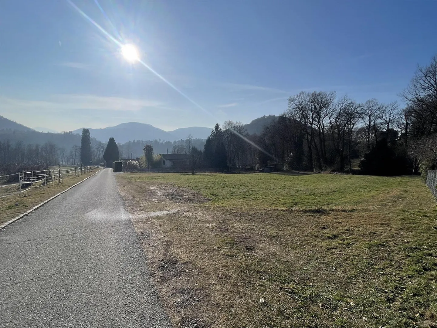 SPLENDID LAND OF 1115 SQM IMMERSED IN GREEN WITH LICENSE - Photo 7 of 10