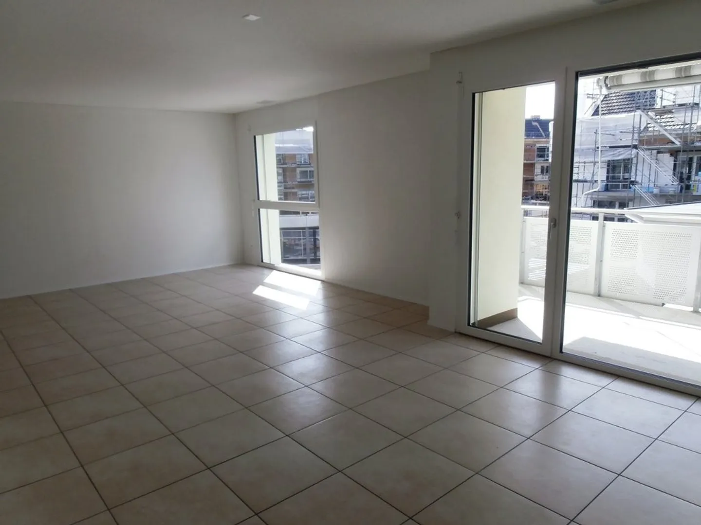 Moderne 2.5-Zimmerwohnung - Foto 2 von 10