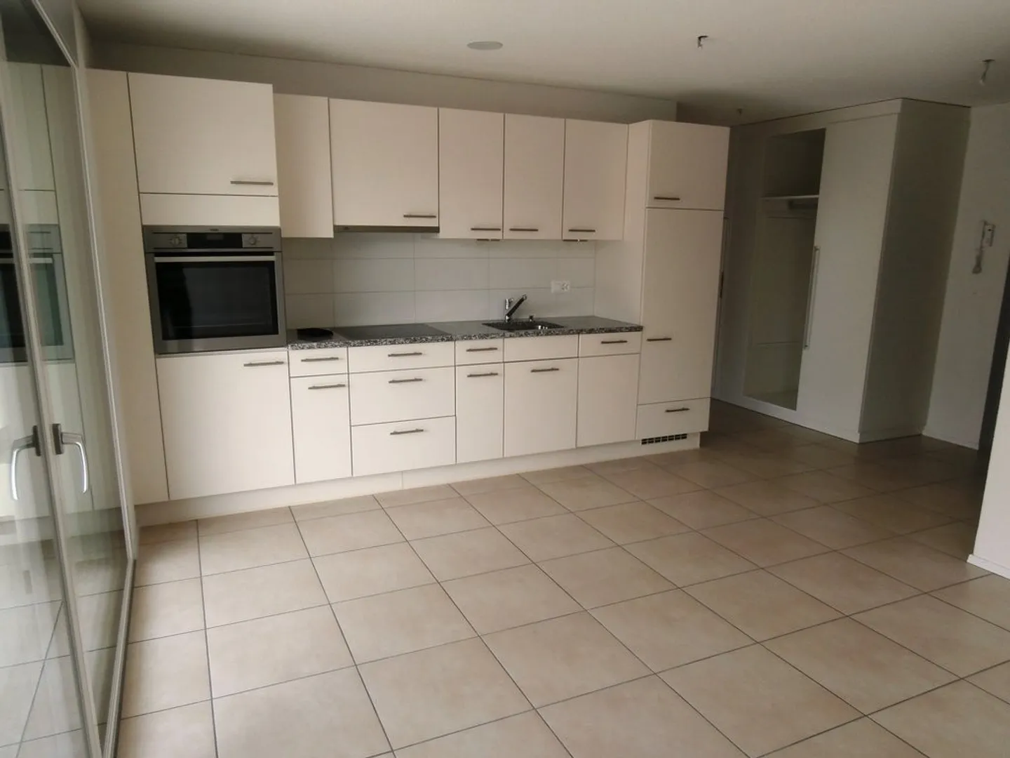Moderne 2.5-Zimmerwohnung - Foto 4 von 10