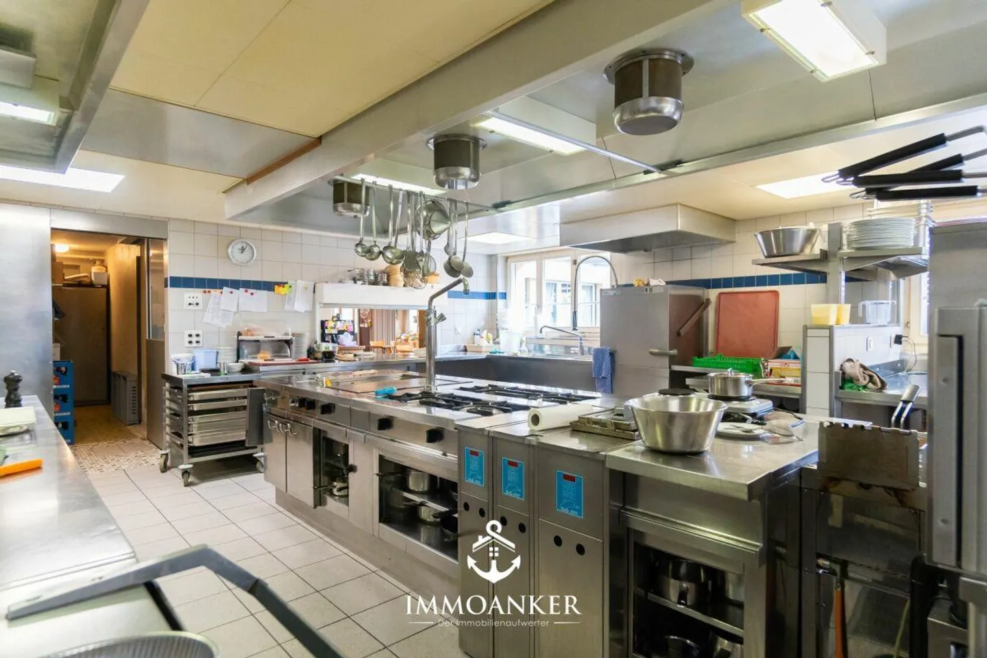 Ristorante di successo con appartamento di 4,5 stanze e molto spazio esterno a ... - Foto 5 di 11