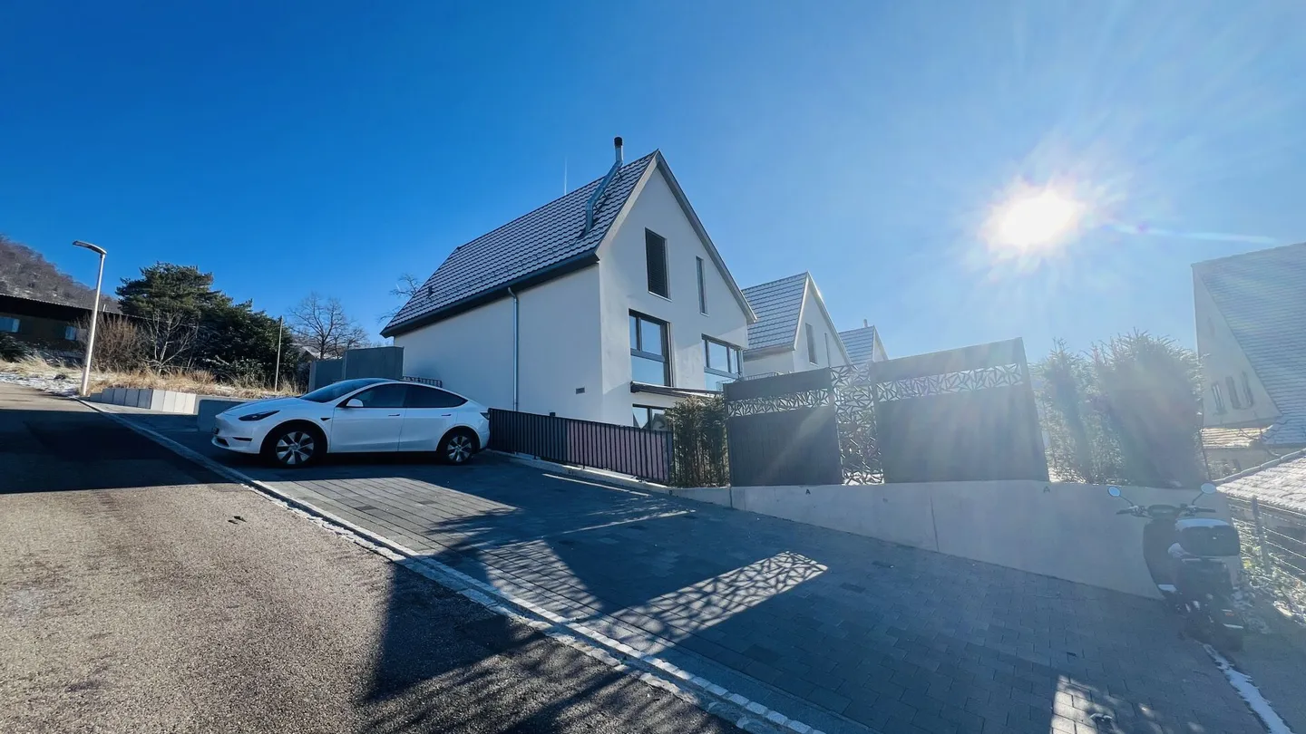Esclusiva casa unifamiliare di nuova costruzione con 5,5 stanze, carport, terrazza, giardino e 2 bagni - Foto 2 di 29
