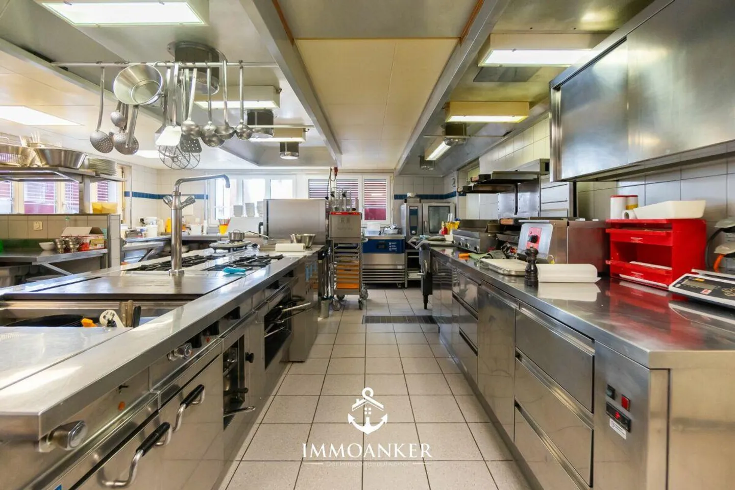 Ristorante di successo con appartamento di 4,5 stanze e molto spazio esterno a ... - Foto 7 di 11