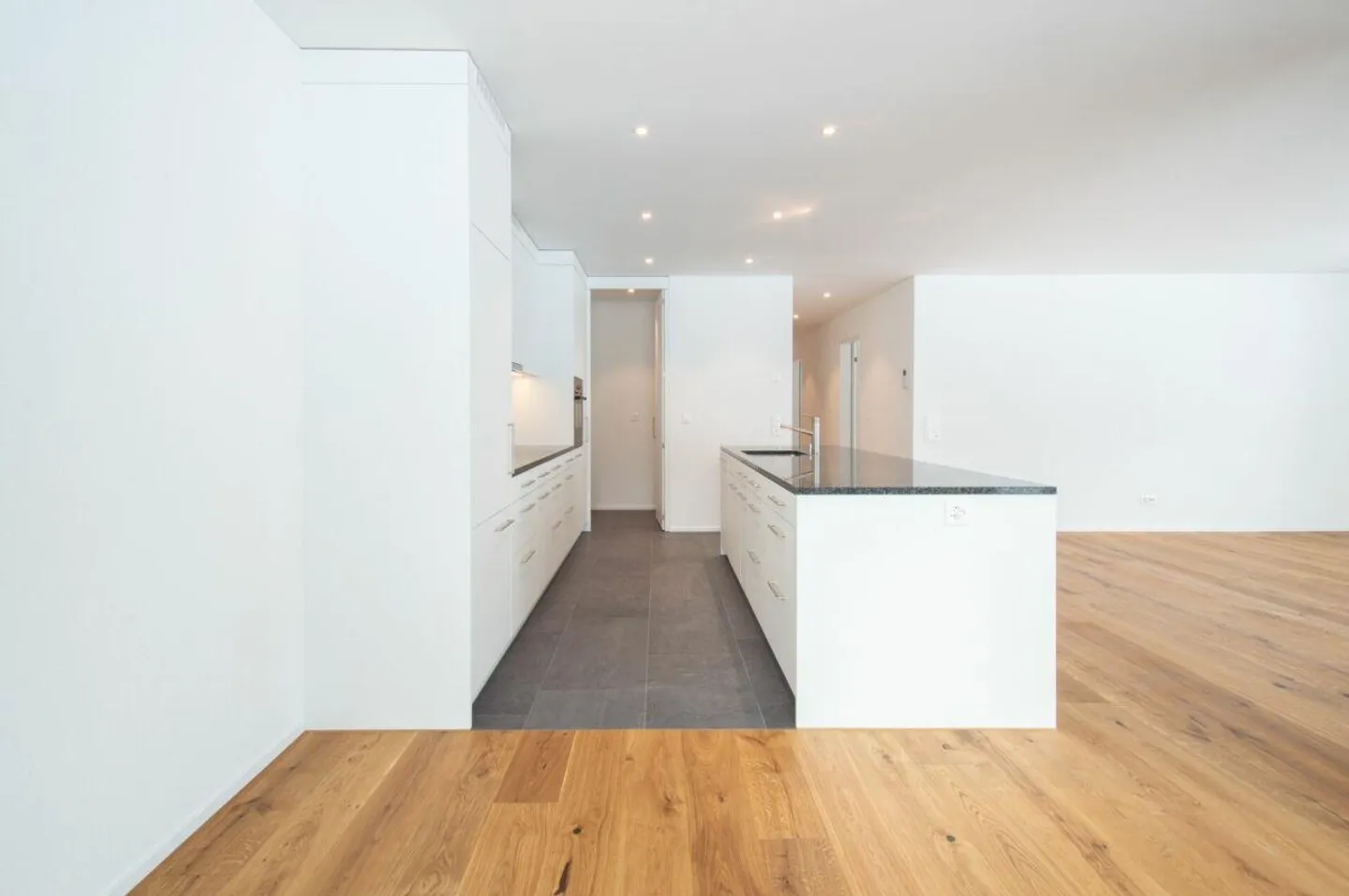 Appartement familial neuf dans un emplacement calme et central - Photo 2 sur 13