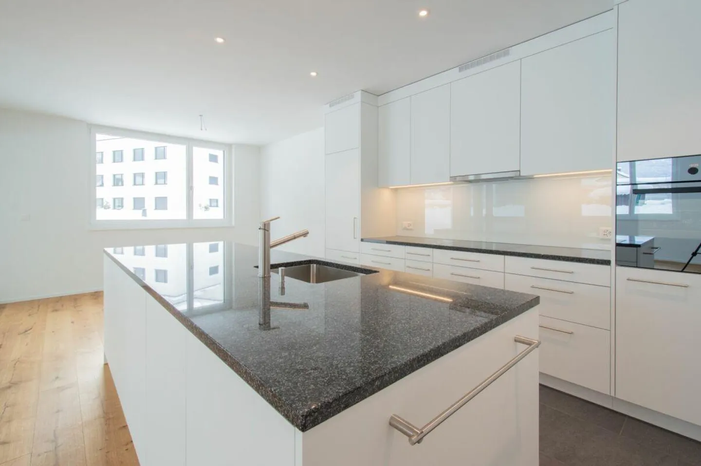 Appartement familial neuf dans un emplacement calme et central - Photo 3 sur 13