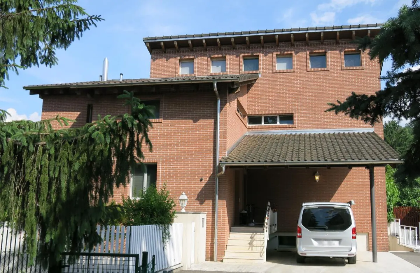 Villa unifamiliare di 6 camere - Foto 1 di 5