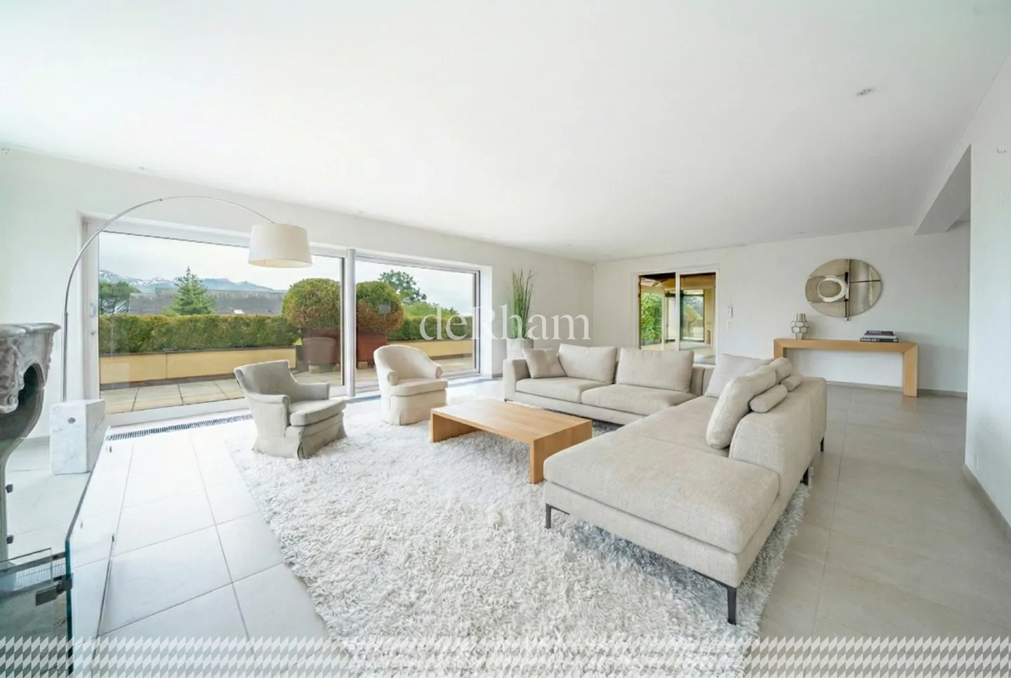 Magnificent property in a preferred residential area! - Photo 4 of 18