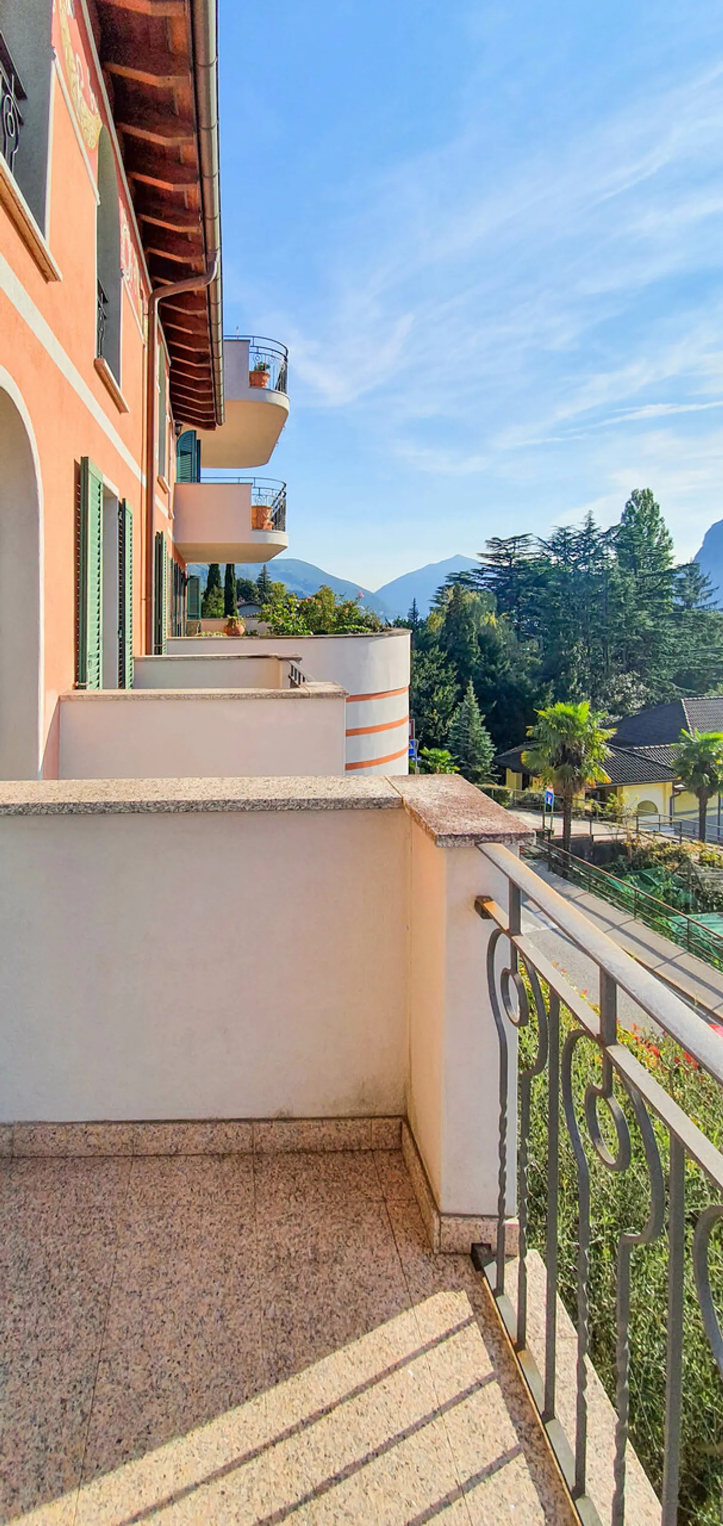 ELEGANTE APPARTAMENTO 3.5 LOCALI IN CASA D'EPOCA - Foto 6 di 8