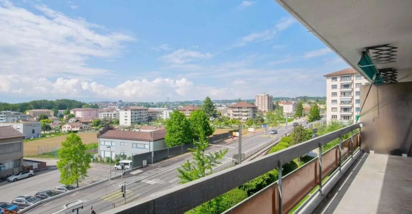 Ideal location in the western Lausanne - Photo 4 of 5