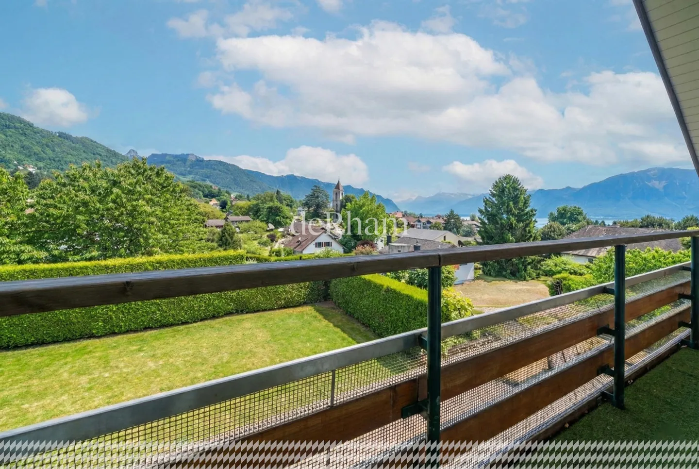 Magnificent property in a preferred residential area! - Photo 15 of 18