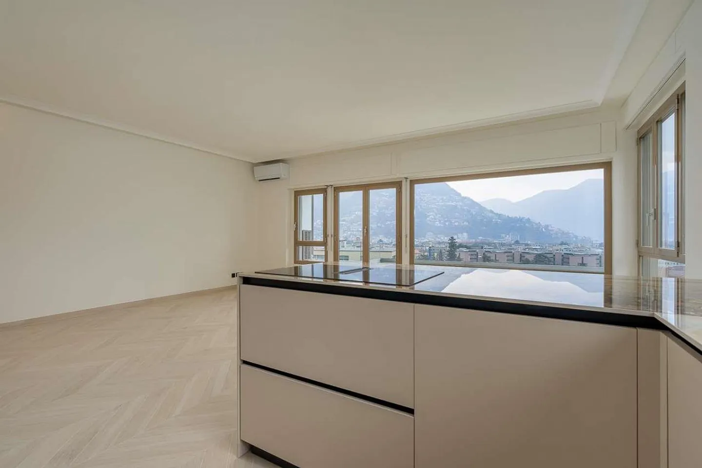 Spectacular 3.5 rooms just steps from the center - Photo 3 of 12