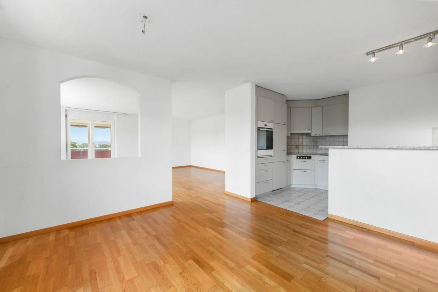 Votre nouveau chez-vous – Appartement de 4,5 pièces avec charme et potentiel - Photo 4 sur 18