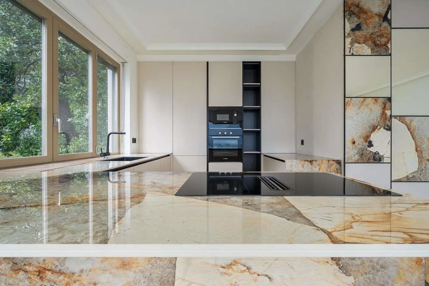 Spectacular 3.5 rooms just steps from the center - Photo 5 of 12