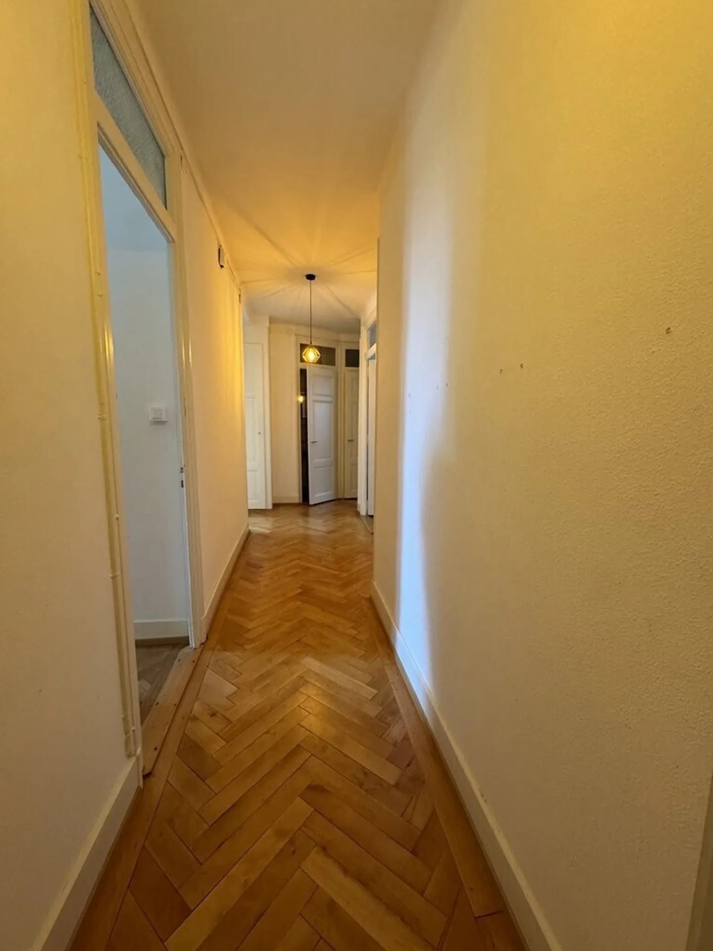 Appartement Rénové Près de la Gare - Photo 2 sur 7