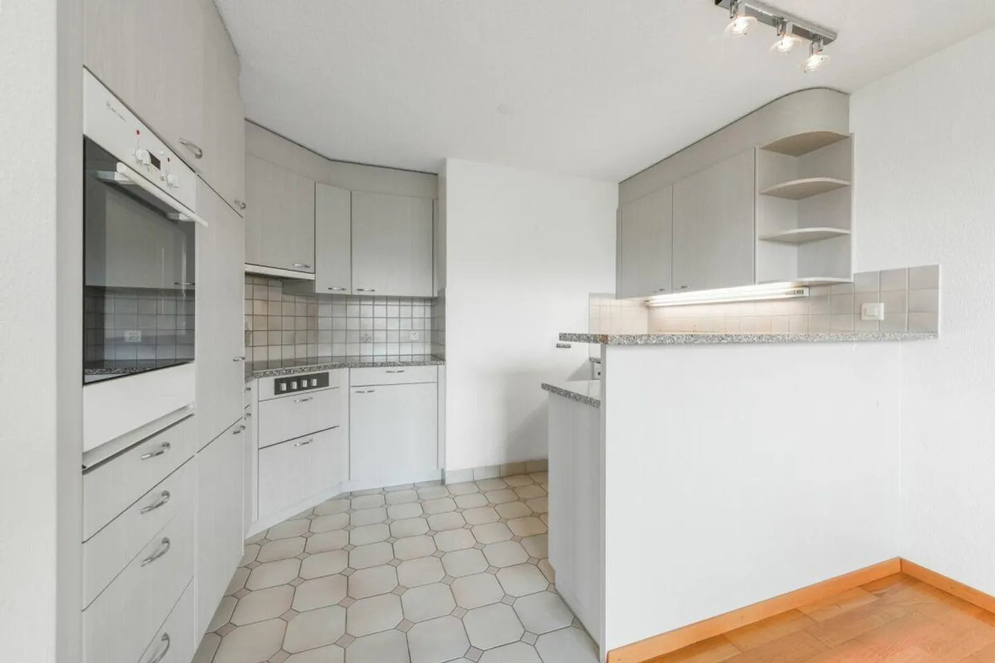 Votre nouveau chez-vous – Appartement de 4,5 pièces avec charme et potentiel - Photo 5 sur 18