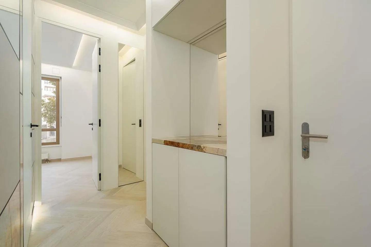 Spectacular 3.5 rooms just steps from the center - Photo 8 of 12