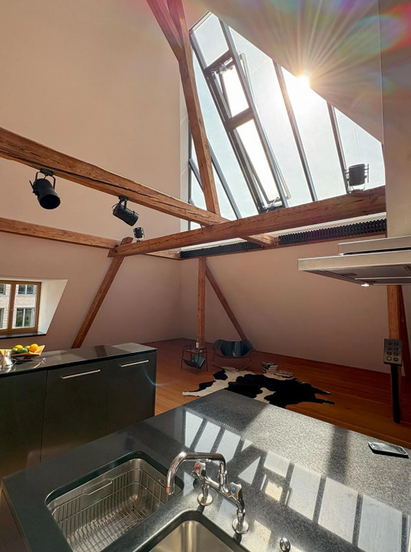 Ampio attico maisonette di 4,5 stanze nel cuore di Baden - Foto 2 di 10