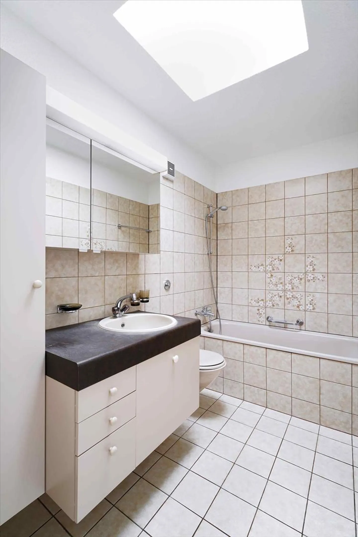 Cozy apartment with charm - Photo 6 of 11