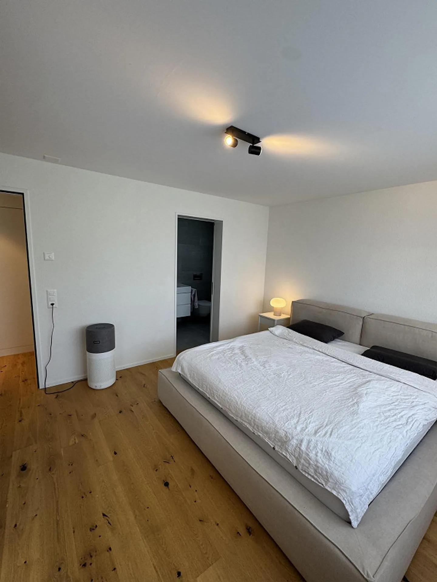 Dreamlike 3.5-Room Garden Apartment with Spectacular Mountain Panorama - Photo 13 of 16