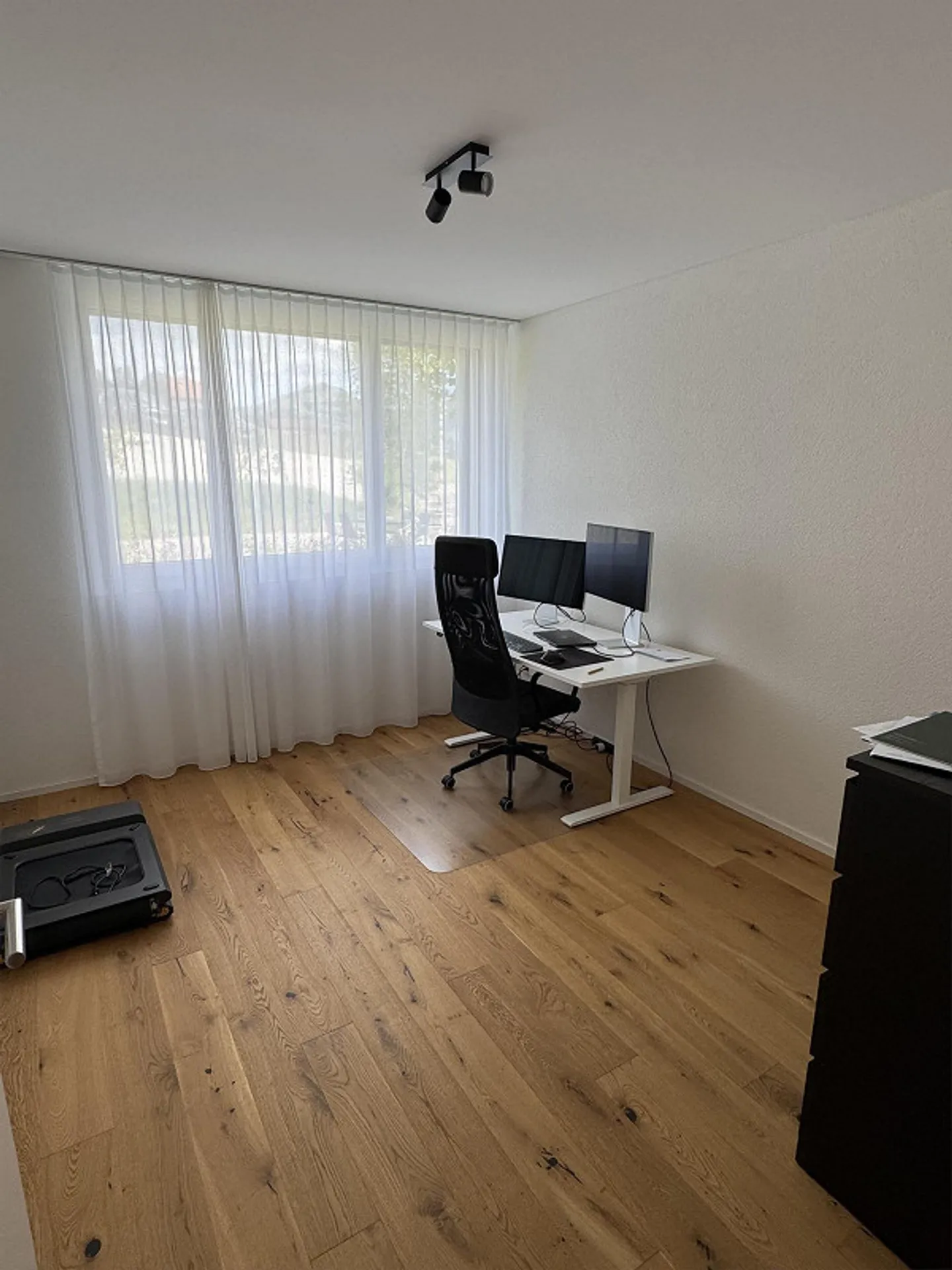 Dreamlike 3.5-Room Garden Apartment with Spectacular Mountain Panorama - Photo 11 of 16