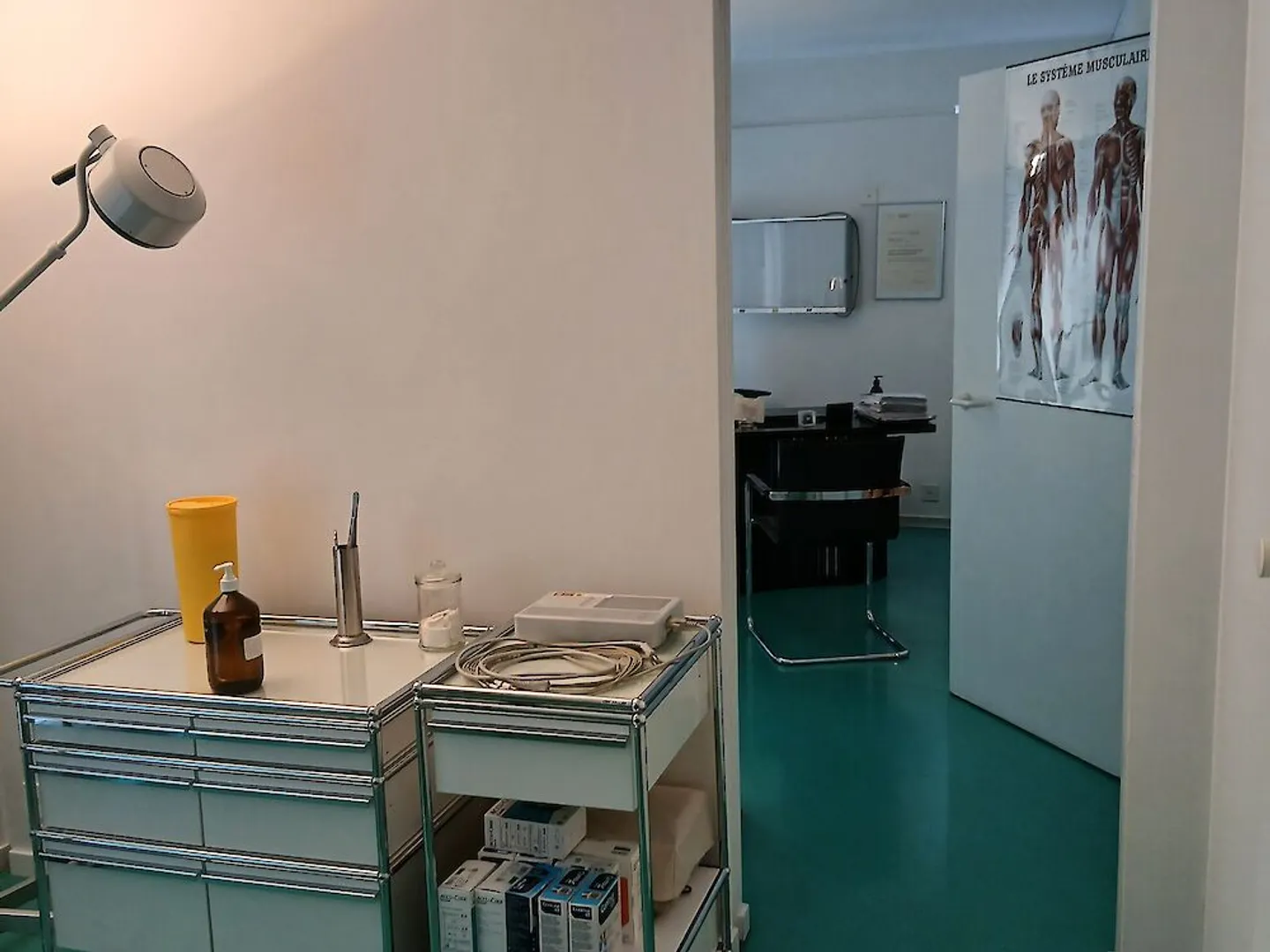 Wunderbares Lokal im Stadtzentrum von Bulle - Foto 11 di 13