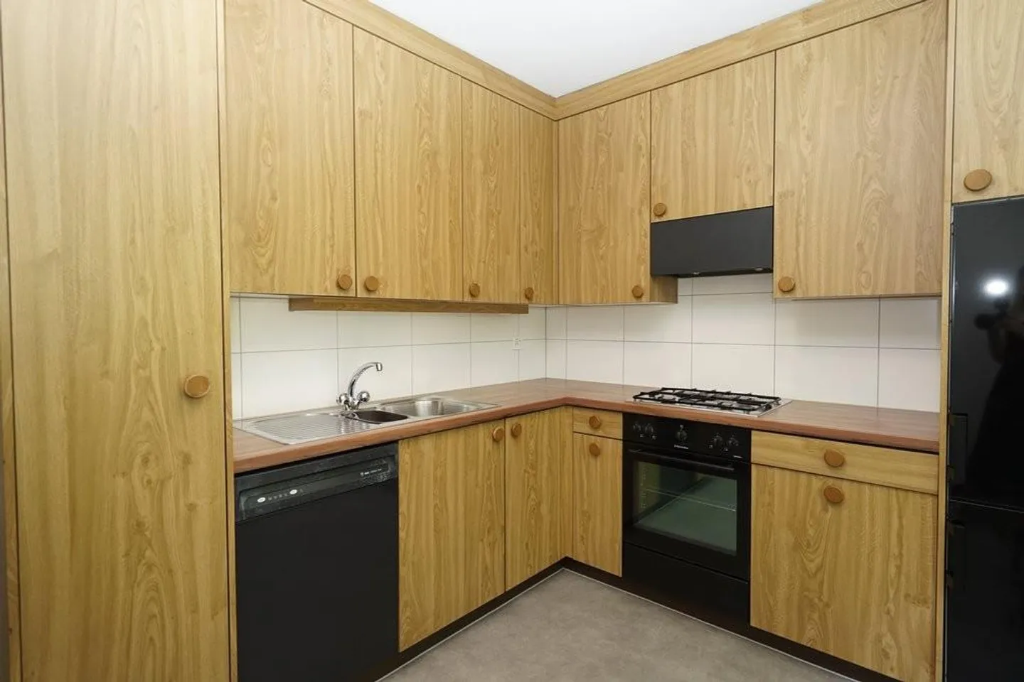 Appartement 3.5 pièces avec balcon à Tscharni ! - Photo 2 sur 6