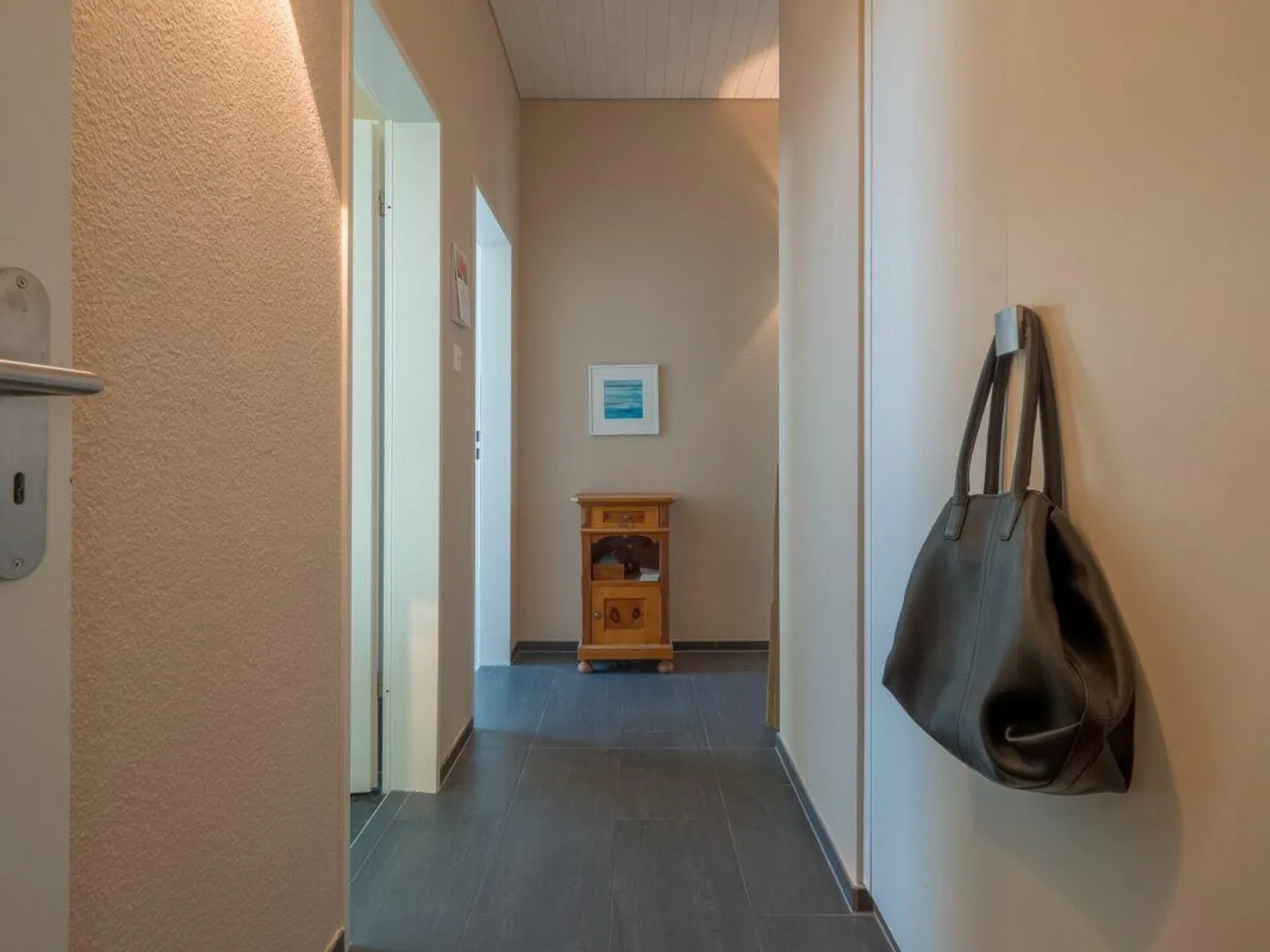 Spacious 4.5 Room Penthouse with 2 Parking Spaces in a Central Location - Photo 9 of 13