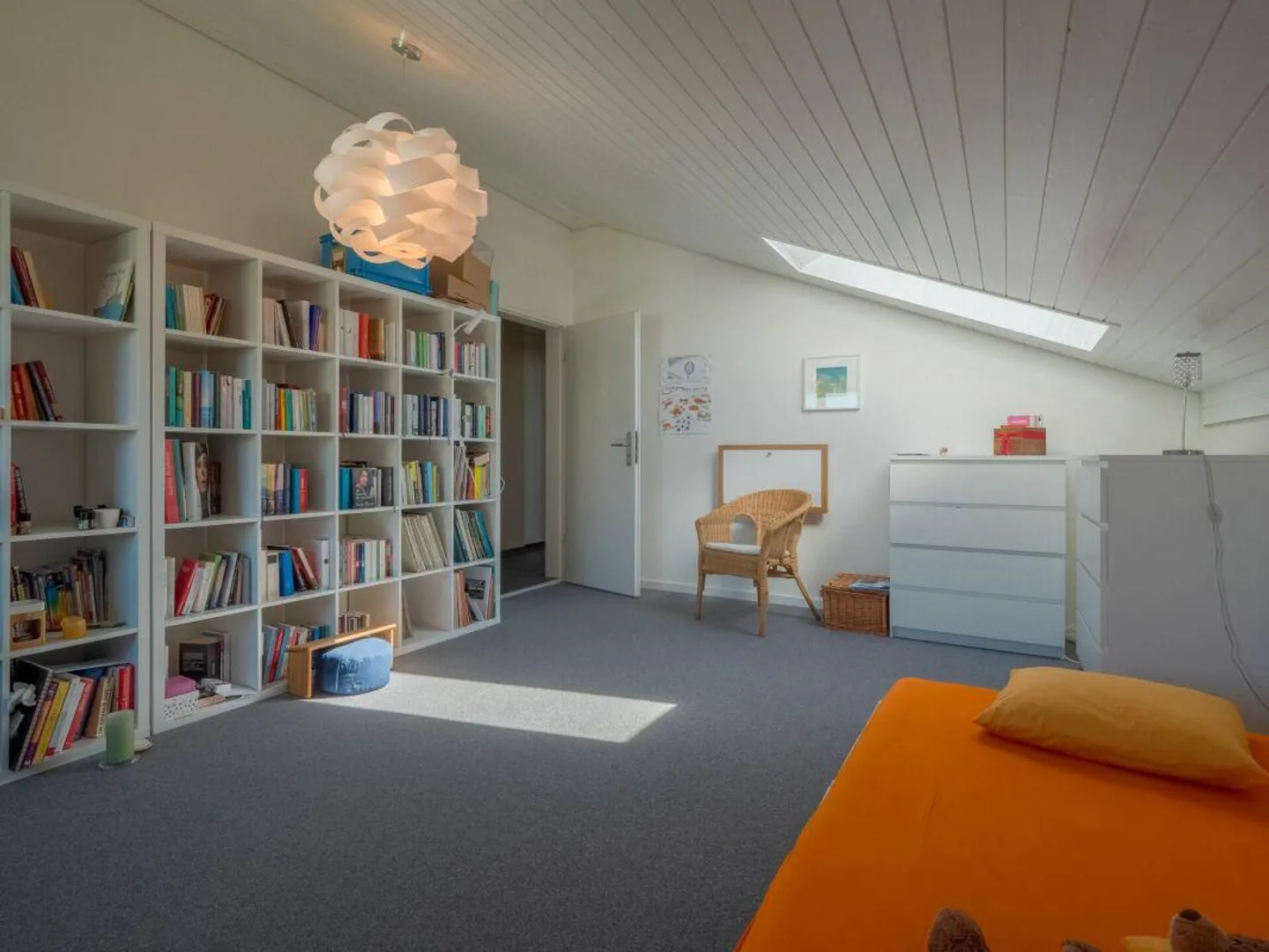 Spacious 4.5 Room Penthouse with 2 Parking Spaces in a Central Location - Photo 10 of 13