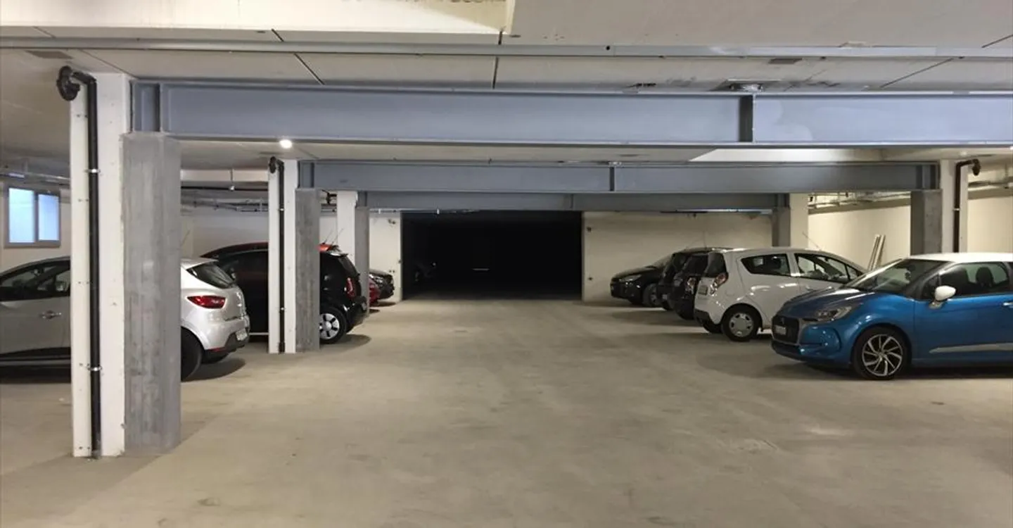 Al confine di Neuchâtel - Capannone industriale di 2.500m2 - Foto 3 di 3