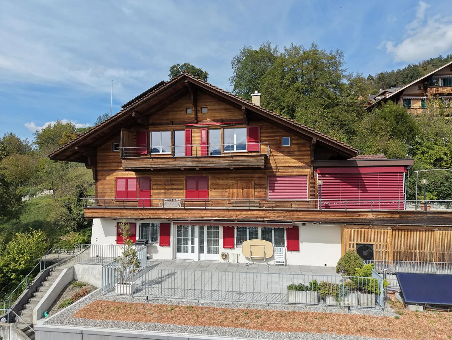 Charming 2.5-room attic apartment with stunning lake and mountain views - Photo 1 of 22