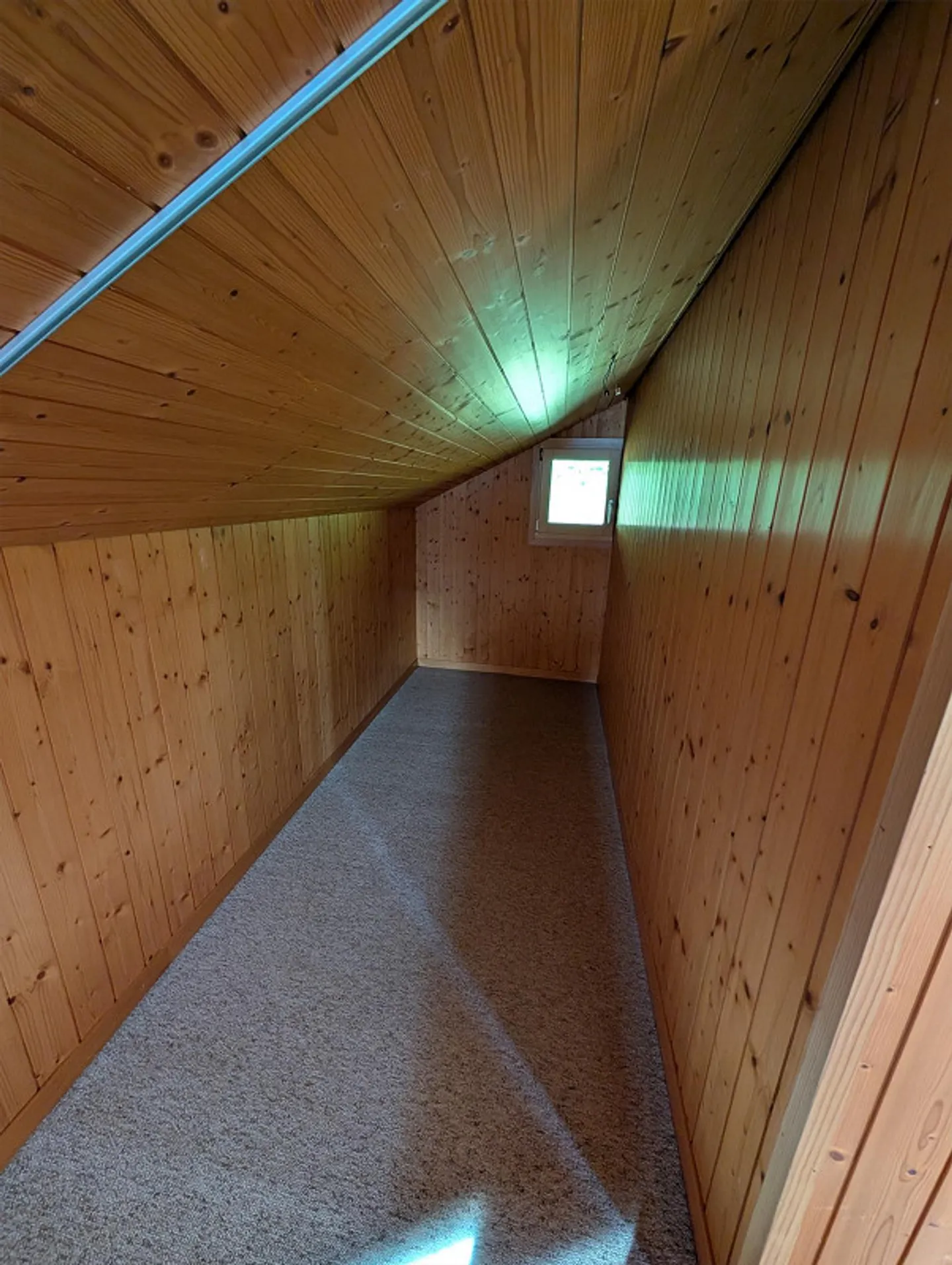 Charming 2.5-room attic apartment with stunning lake and mountain views - Photo 13 of 22