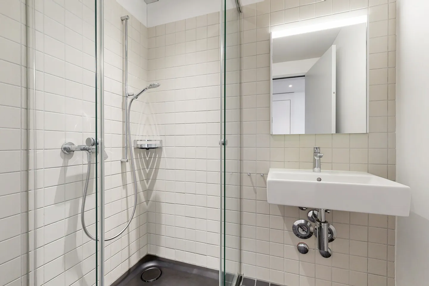 Modern Apartment with Smart Features - Photo 8 of 10