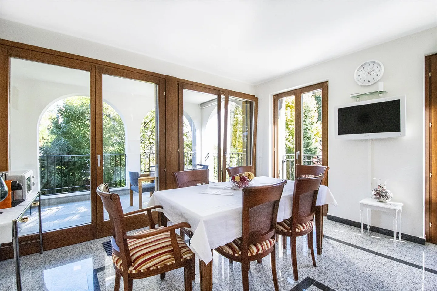 Bright and Comfortable Apartment in a Quiet Location with Pool - Photo 4 of 10