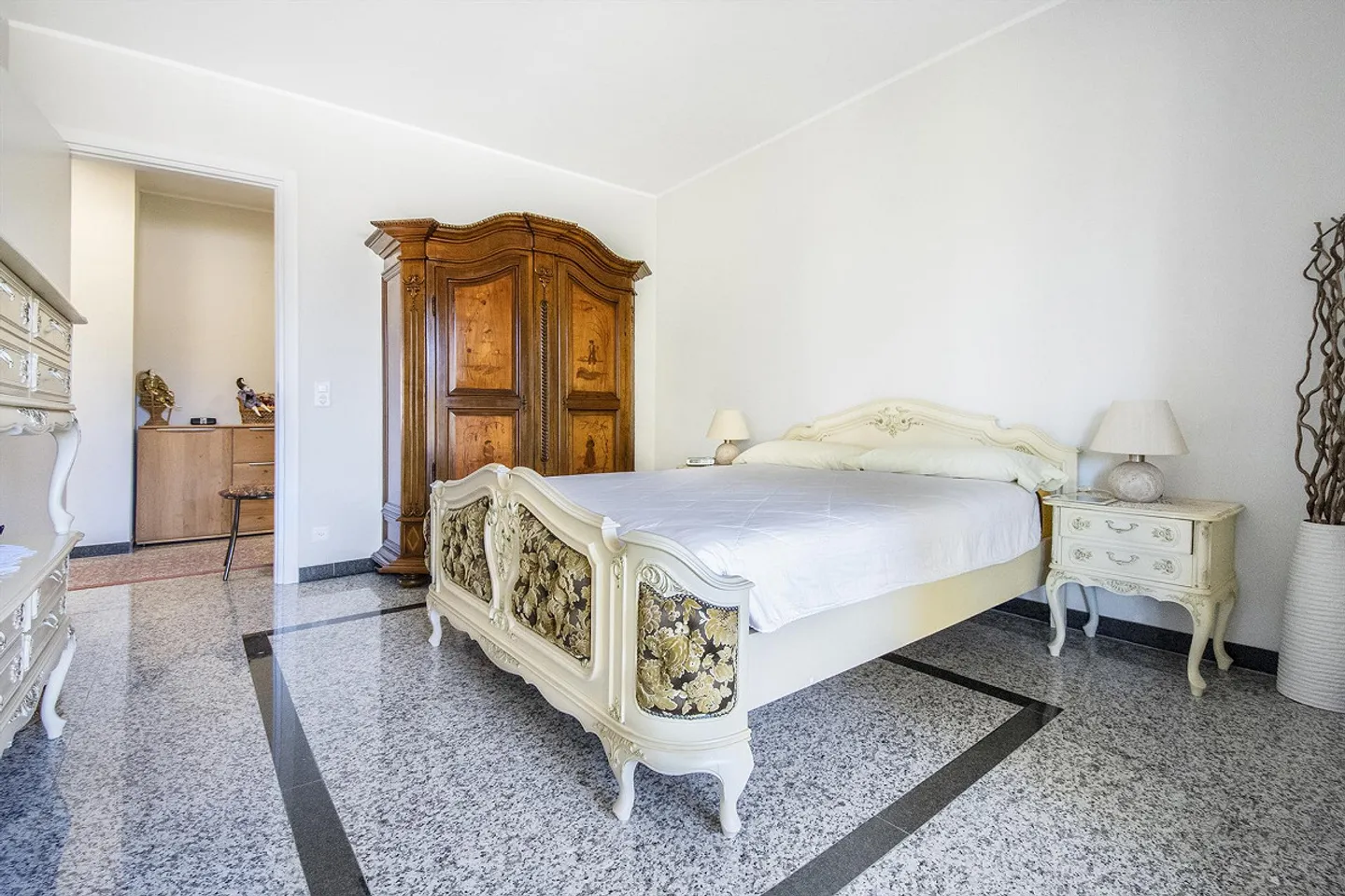 Bright and Comfortable Apartment in a Quiet Location with Pool - Photo 6 of 10