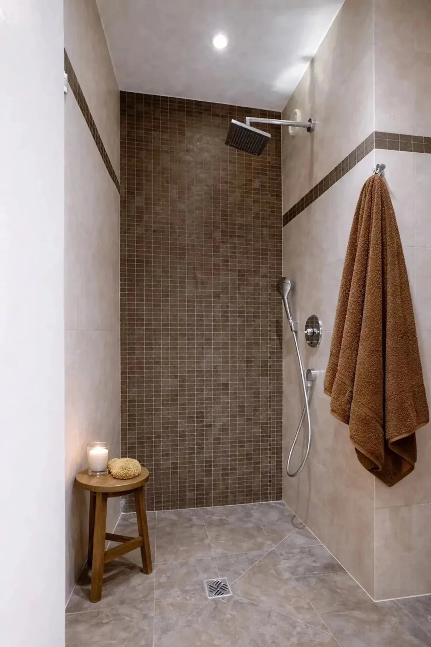 Stunning 4-room apartment with a view of the Jet d'Eau - Photo 7 of 11