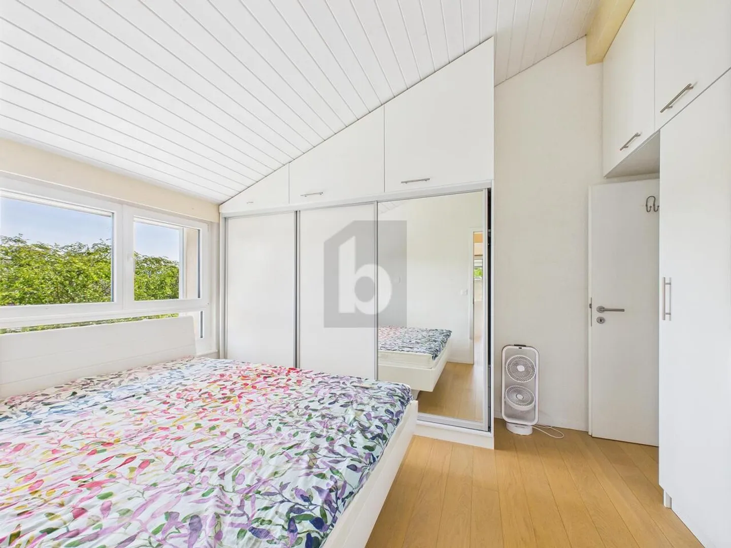 BRIGHT AND FURNISHED SPACE - Photo 5 of 6