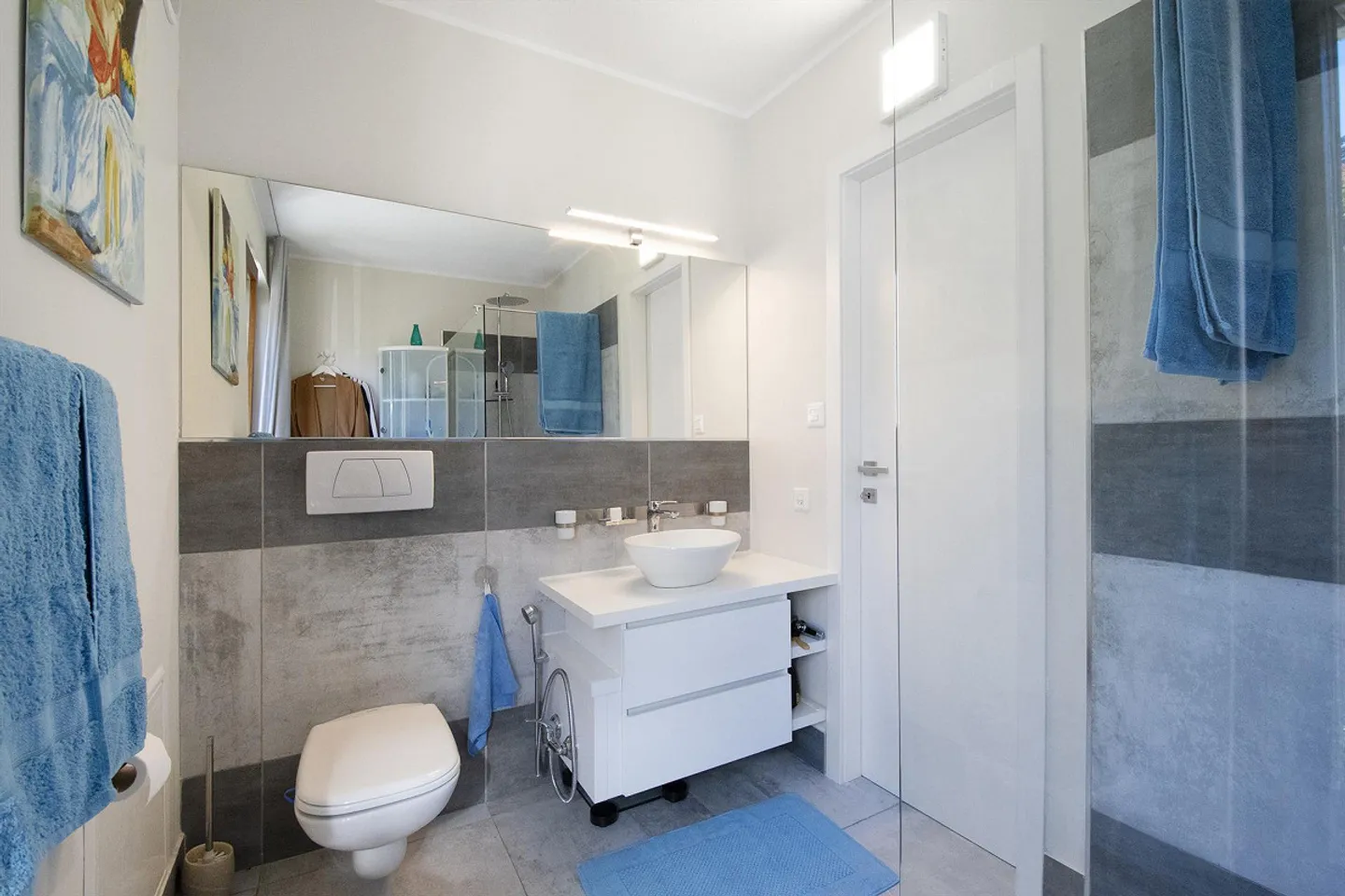 Bright and Comfortable Apartment in a Quiet Location with Pool - Photo 7 of 10
